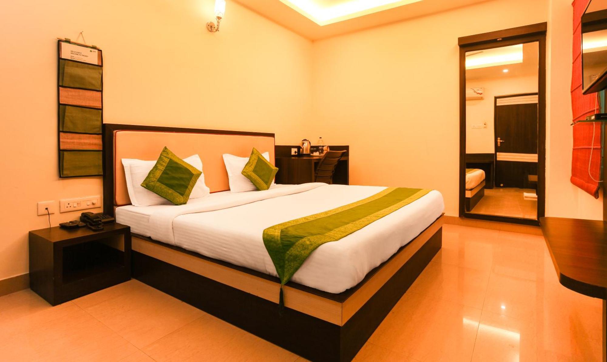 Hotel Janki International Sigra 2 Km From Kashi Vishwanath Temple Varanasi Exterior photo