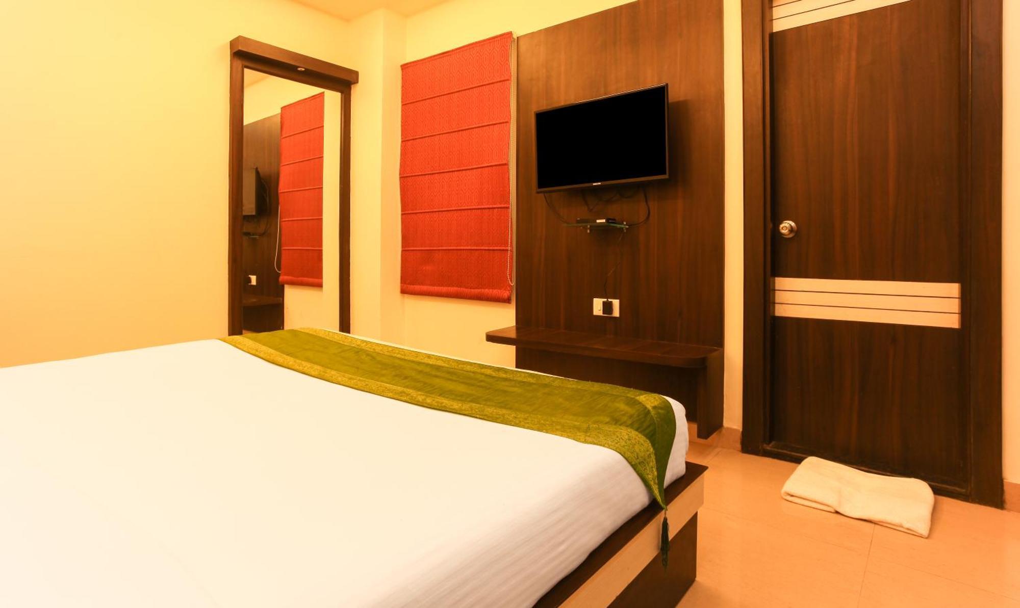 Hotel Janki International Sigra 2 Km From Kashi Vishwanath Temple Varanasi Exterior photo