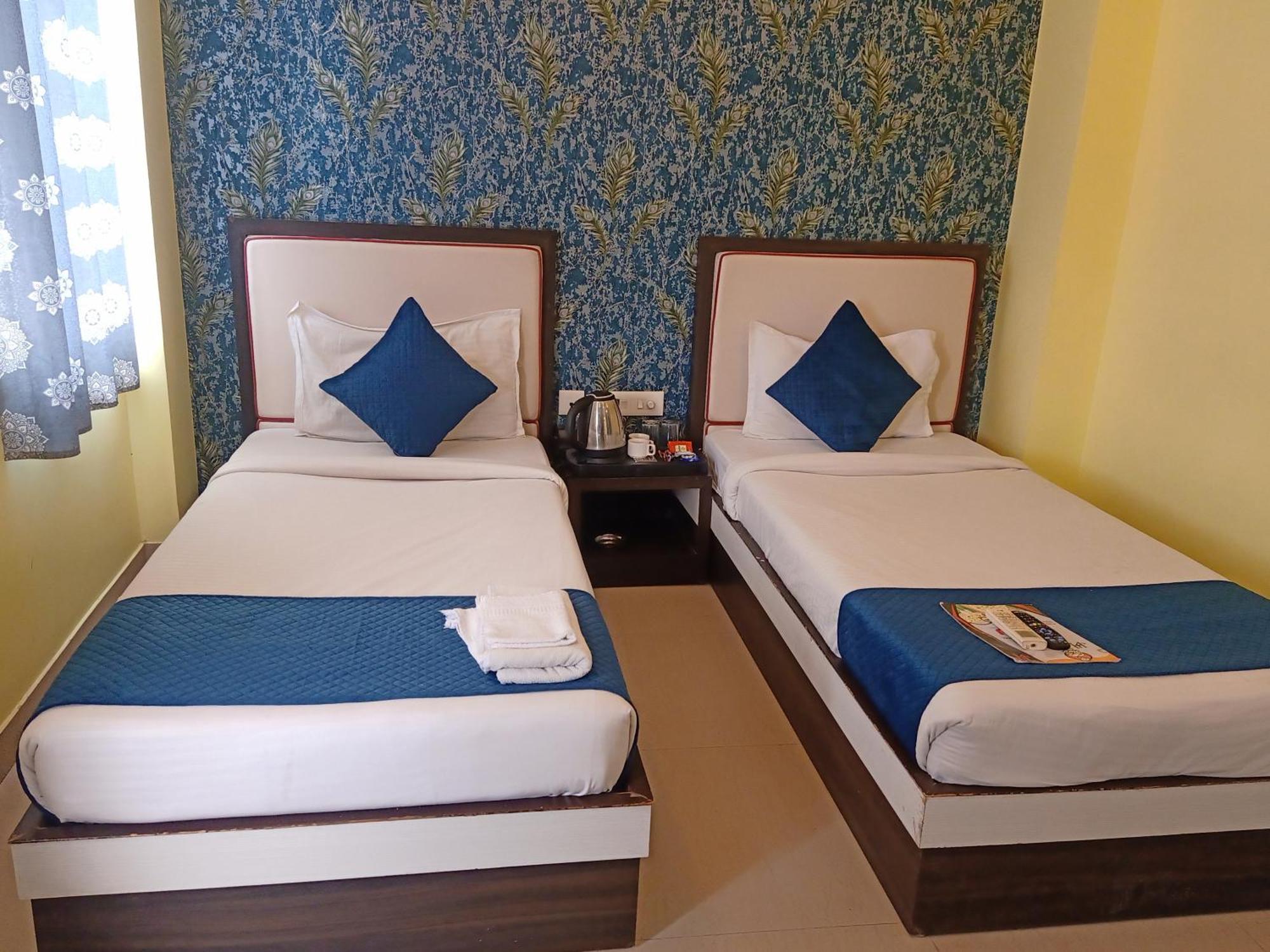 Hotel Janki International Sigra 2 Km From Kashi Vishwanath Temple Varanasi Exterior photo
